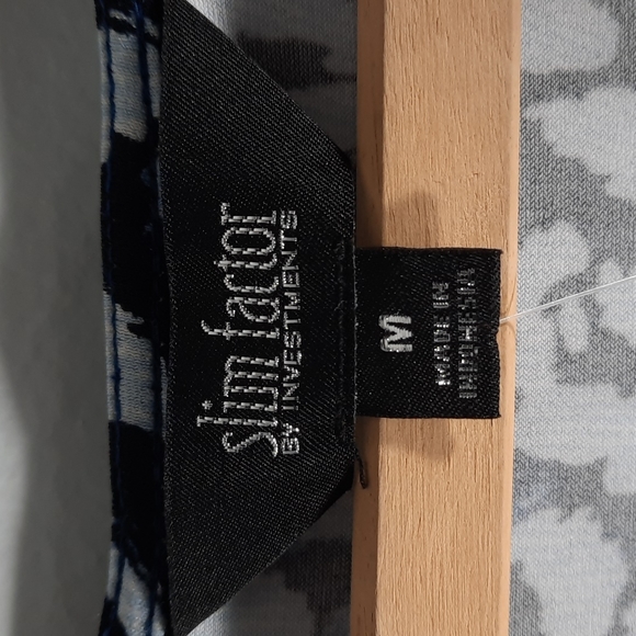 NWT SLIM FACTOR BY INVESTMENTS  black, white and blue blouse Sz M - Picture 4 of 13